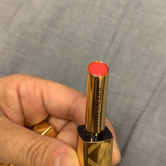 Ester Lauder Saucy Lipstick - Picture 1 of 3